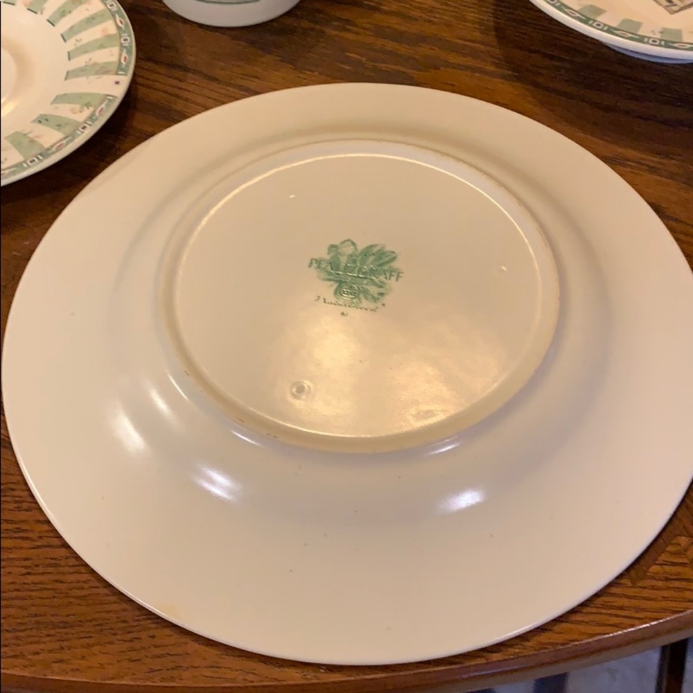 Pfaltzgraff 4 pc. place setting.. - Picture 4 of 4
